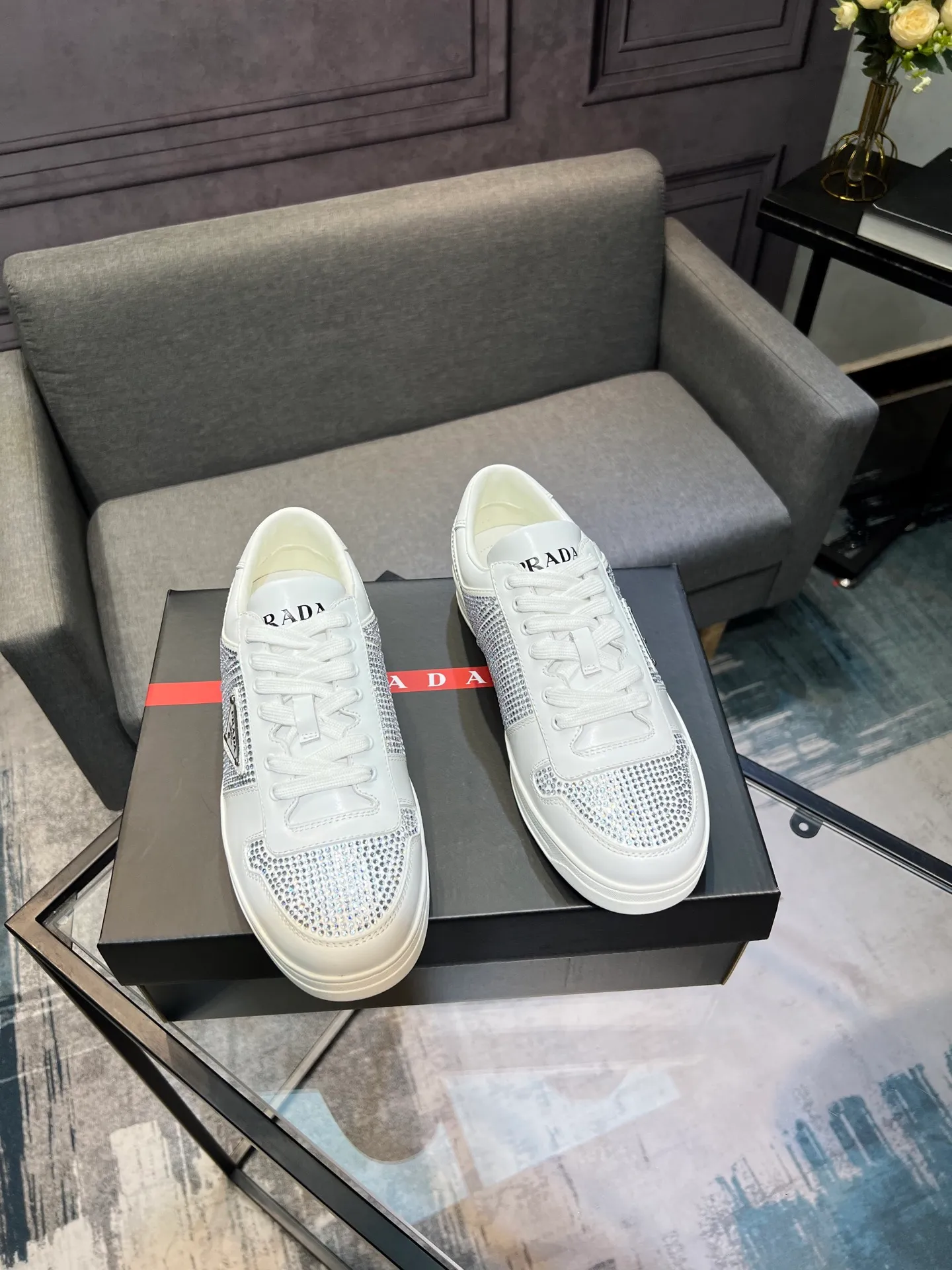Men's shoes 💰660【PRADA】Prada ——High-end quality Original order ——Upper: 🔝Full calfskin, hot-drilling process, external seaming process of shoe collar, air-pressure brand logo on shoe body ——Inner lining: water-dyed cowhide ——Outsole: TPU molded outsole Super high quality control·Fine workmanship: highlighted (high-end·luxury·grade) -Size: 38-44 (45, 46, can be customized)